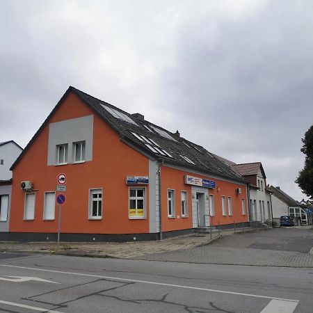 Zimmervermietung Schoenfliesser Stuben Auch Fuer Monteure Eisenhuettenstadt Luaran gambar